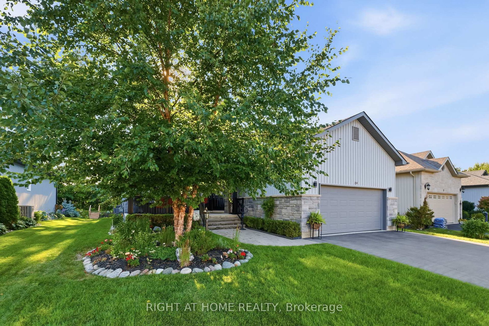 19-conger-drive-prince-edward-county-ontario-x13708388