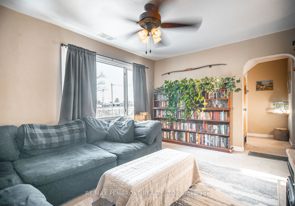 561-hamilton-street-w-laurentian-valley-ontario-x13709200