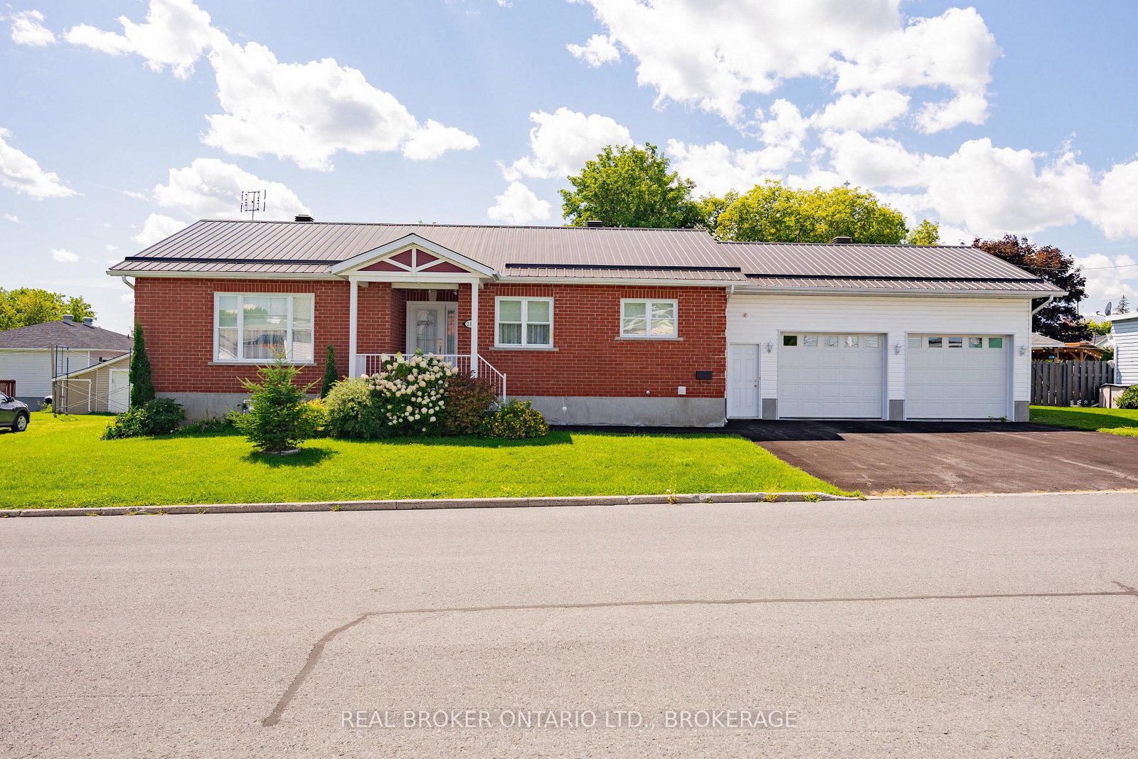 238-bishop-street-s-north-glengarry-ontario-x13709402