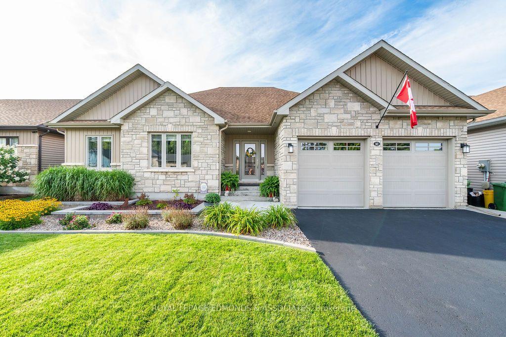 10-noble-crescent-petawawa-ontario-x13710130
