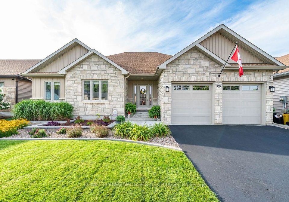10-noble-crescent-petawawa-ontario-x13710130