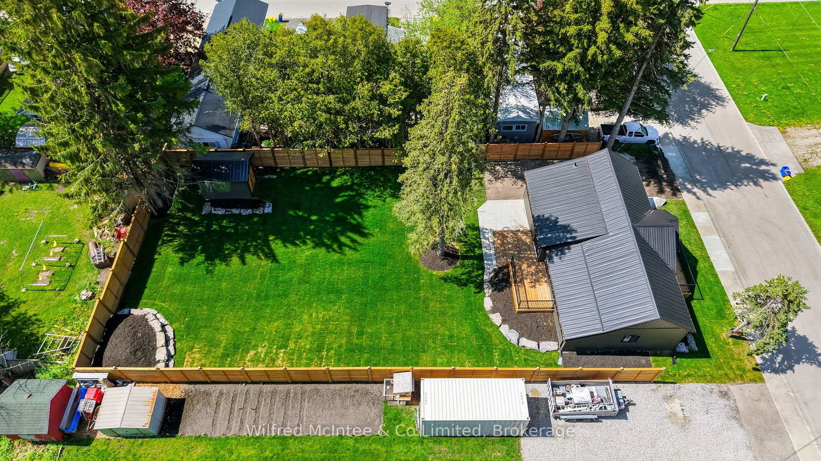 550-wellington-street-minto-ontario-x13710196