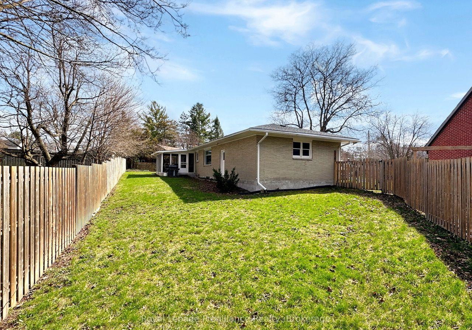 7-eastwood-park-drive-belleville-ontario-x13710598