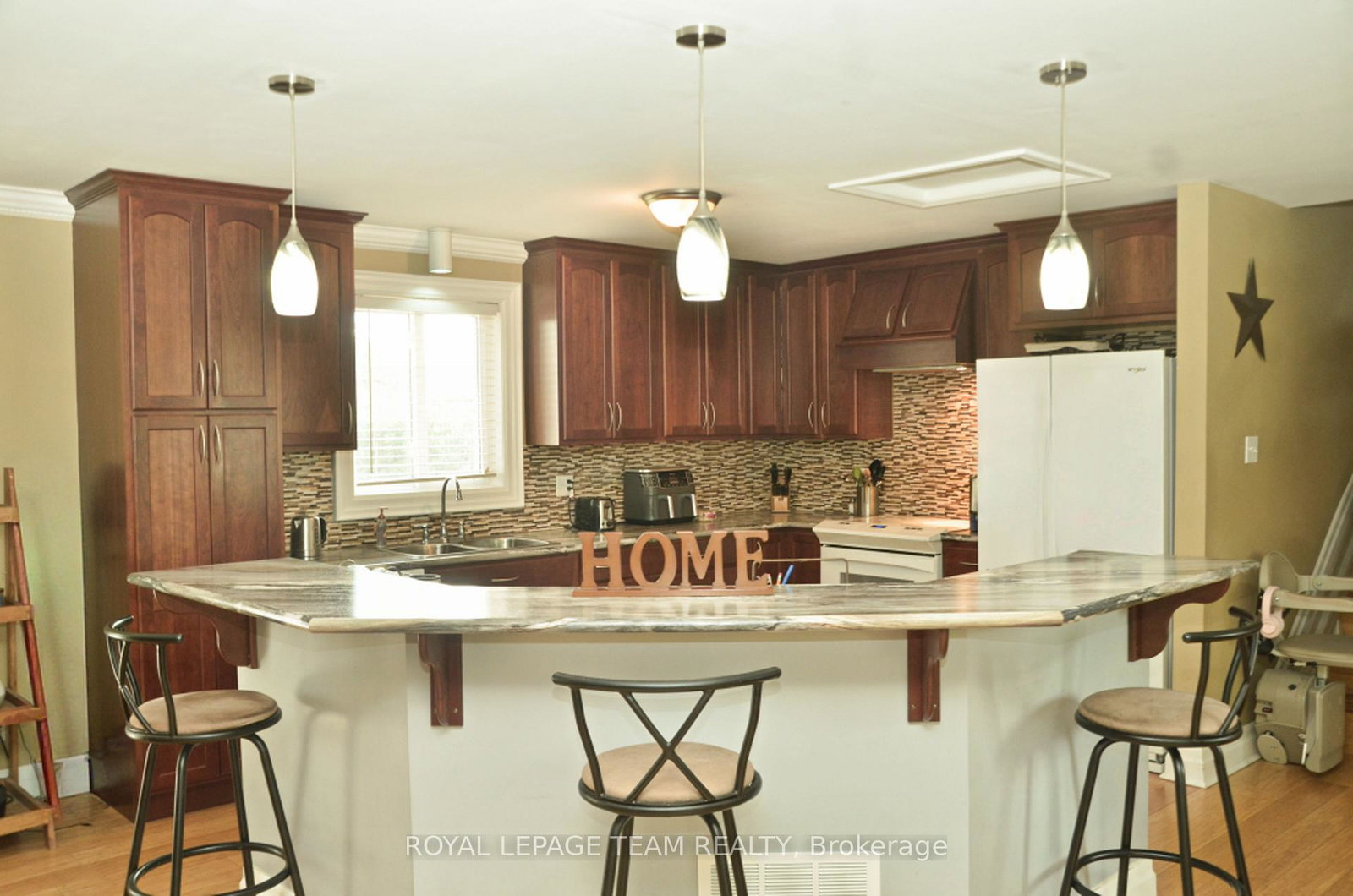12078-e-lakeshore-drive-e-south-dundas-ontario-x13710874
