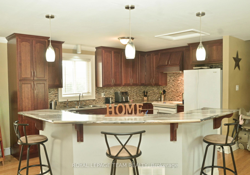 12078-e-lakeshore-drive-e-south-dundas-ontario-x13710874