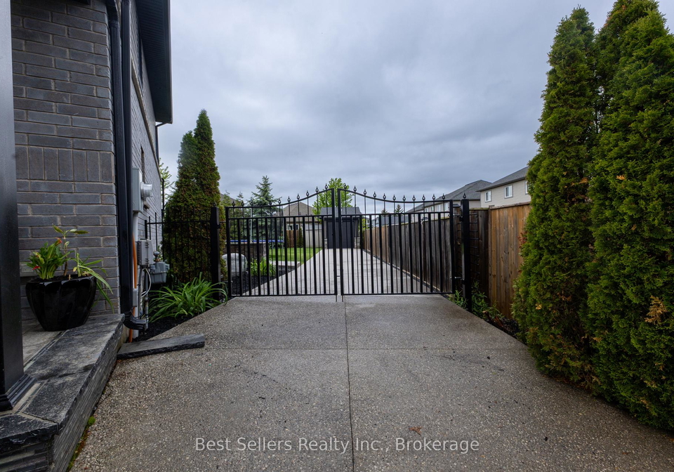 214-cardinal-crescent-welland-ontario-x13711416