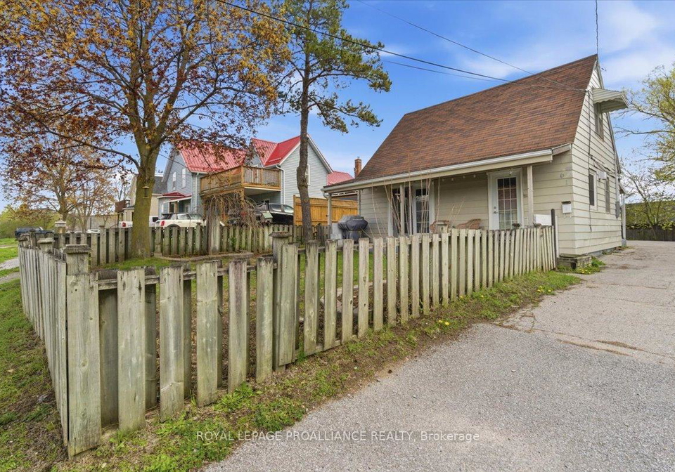 61-delaney-street-quinte-west-ontario-x13711418