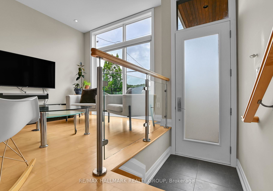 376a-wilmont-avenue-ottawa-ontario-x13711856