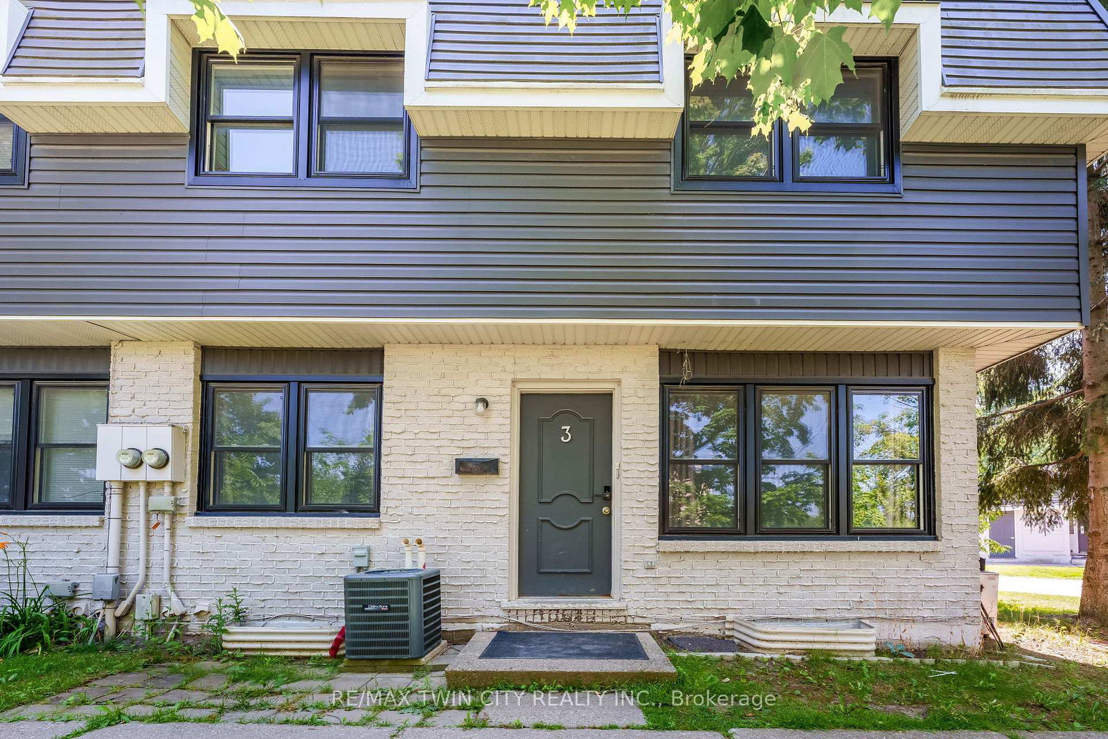 51quiet-place-waterloo-ontario-x13712024