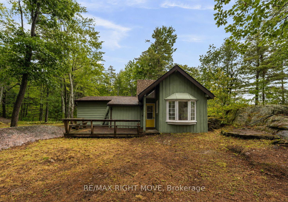 1041700-road-gravenhurst-ontario-x13712860