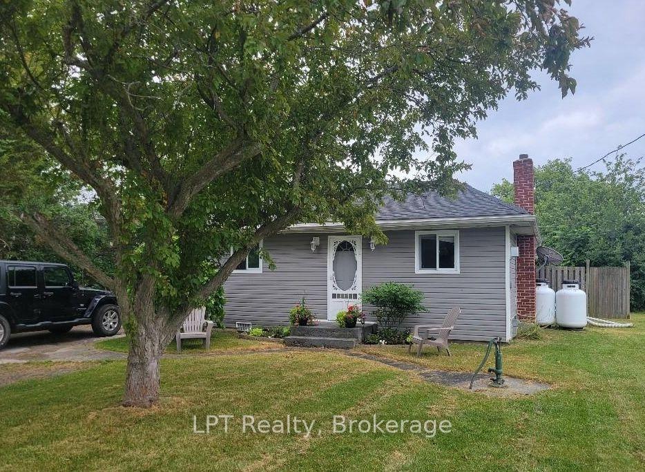 17-bay-avenue-prince-edward-county-ontario-x13712938
