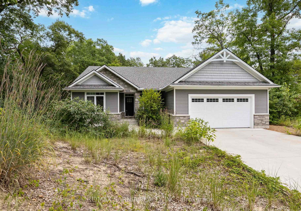 9934-nipigon-street-lambton-shores-ontario-x13713038