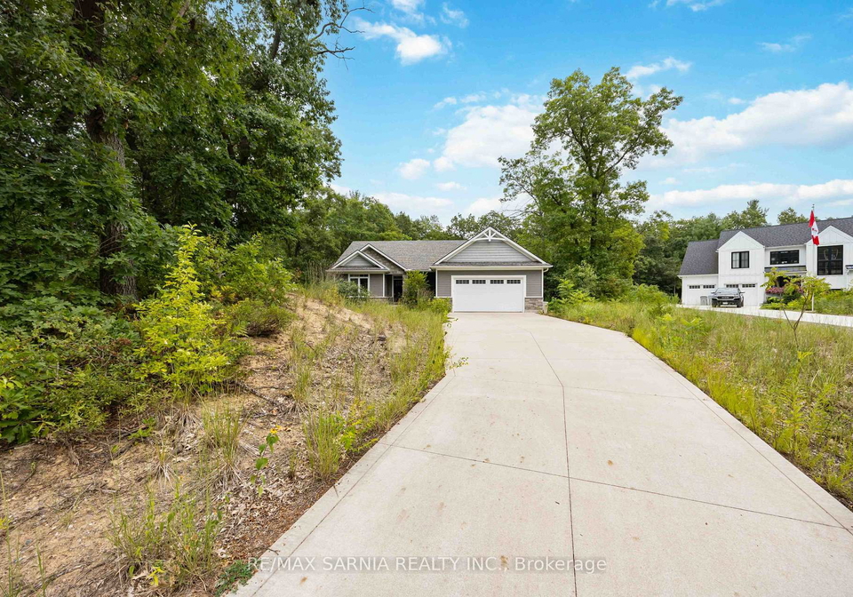 9934-nipigon-street-lambton-shores-ontario-x13713038