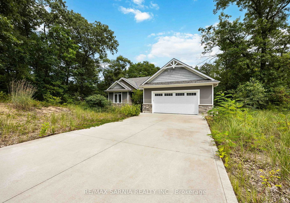 9934-nipigon-street-lambton-shores-ontario-x13713038