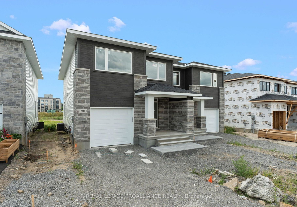 1024-moore-street-brockville-ontario-x13713044