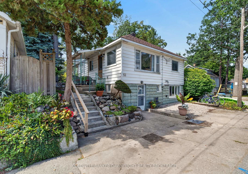 13-warwick-avenue-lambton-shores-ontario-x13713426