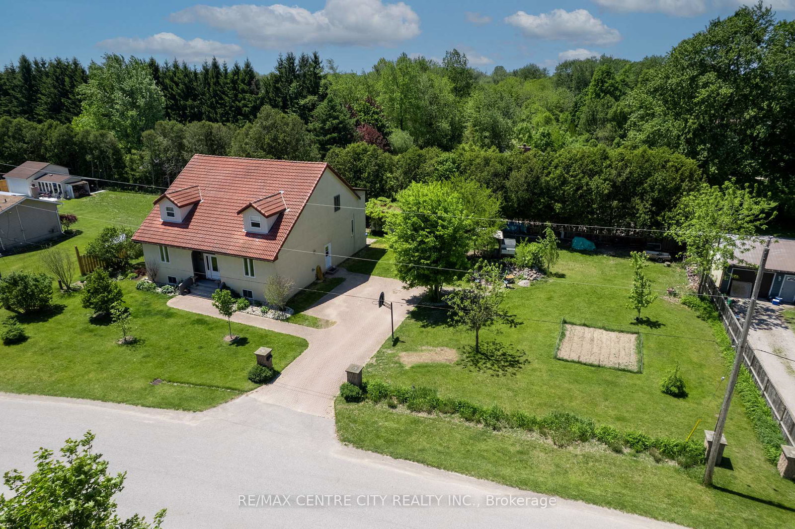 176-eastman-avenue-strathroy-caradoc-ontario-x13713640
