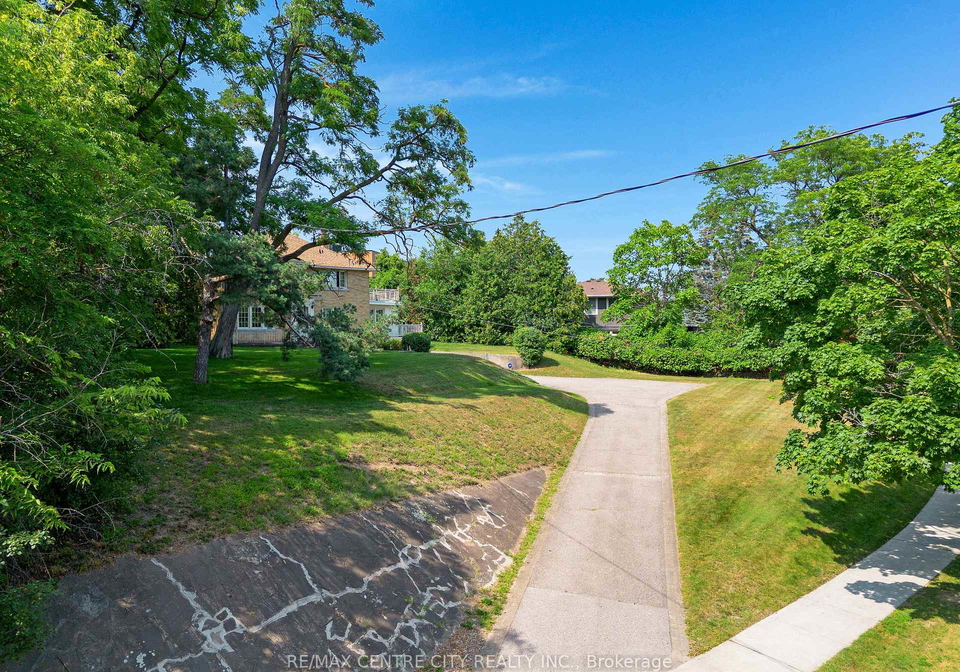 272-sheldon-avenue-n-kitchener-ontario-x13714872
