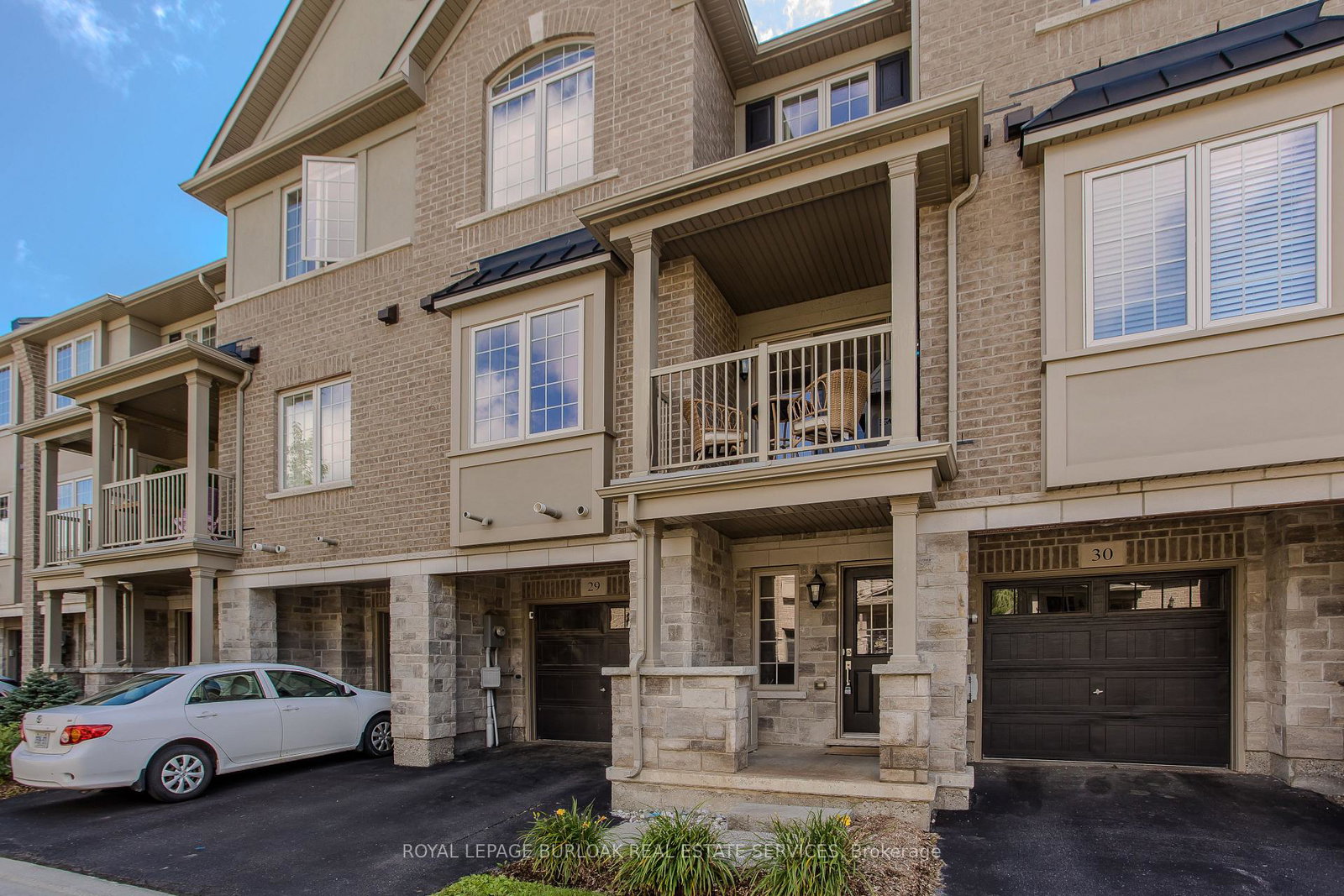 215-dundas-street-e-hamilton-ontario-x13716136