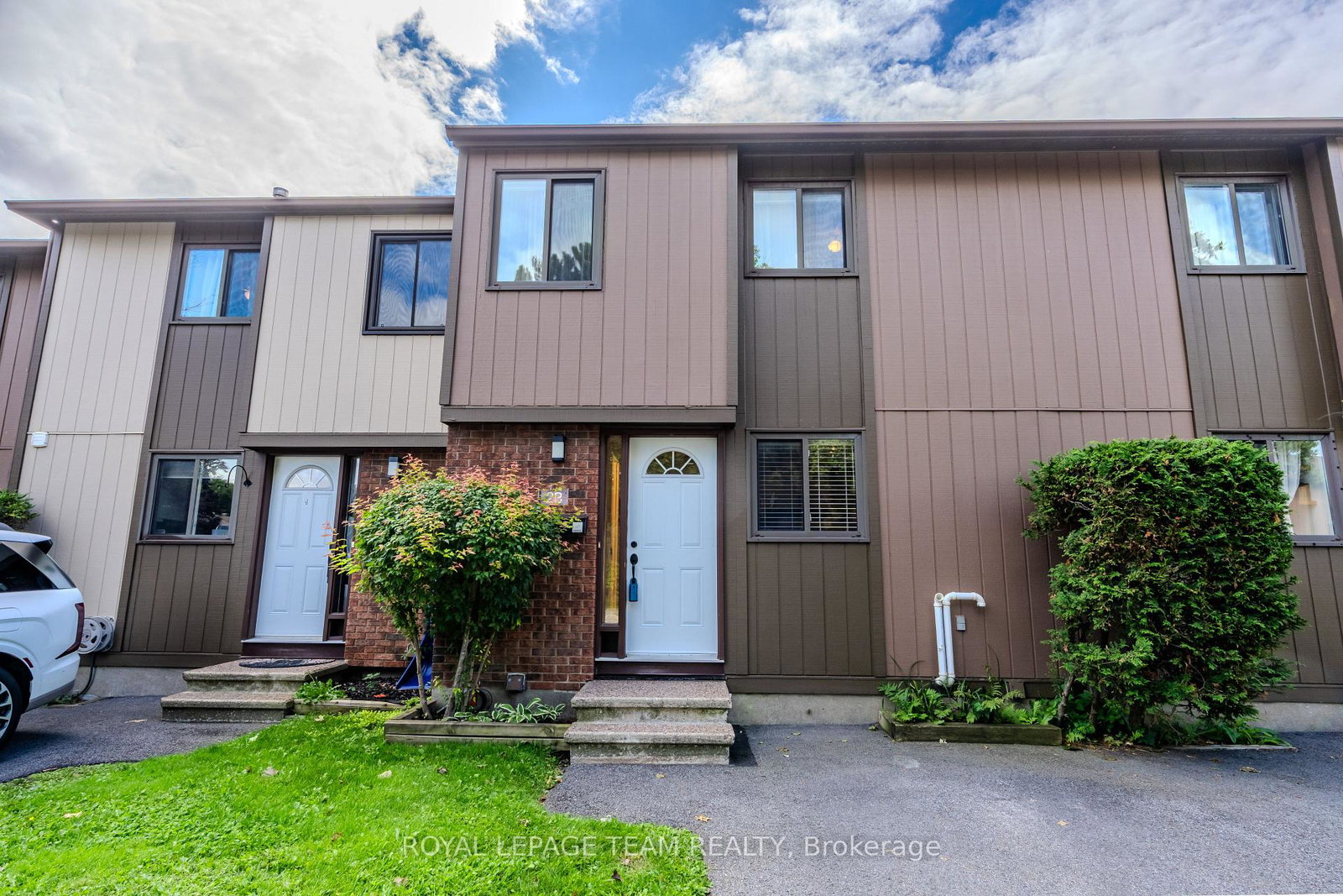 2-larkshire-lane-ottawa-ontario-x13716428