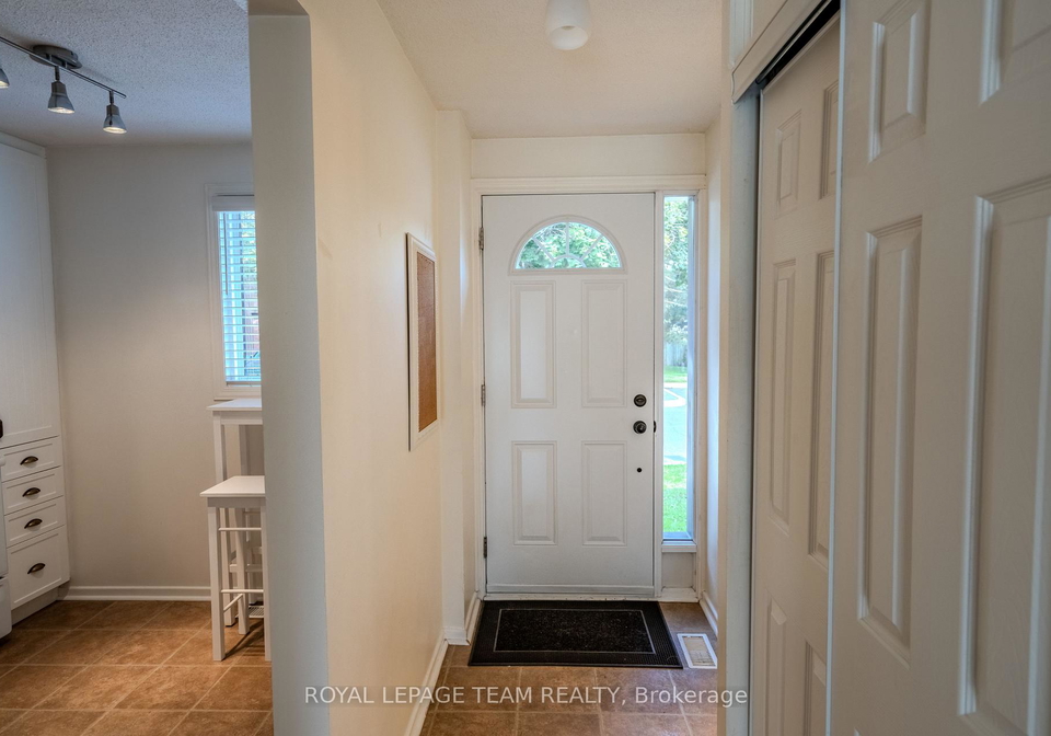 2-larkshire-lane-ottawa-ontario-x13716428