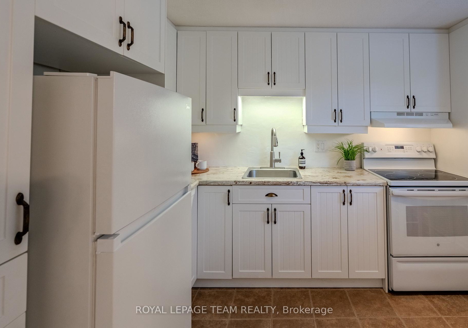 2-larkshire-lane-ottawa-ontario-x13716428
