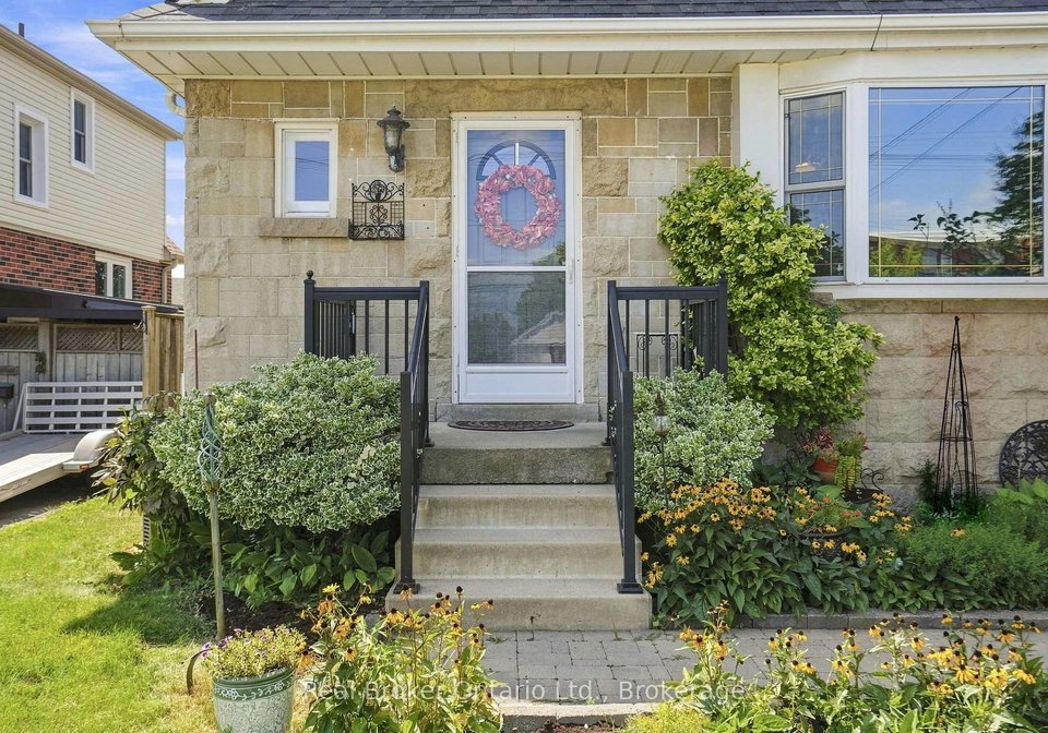 2210-king-street-e-hamilton-ontario-x13716792
