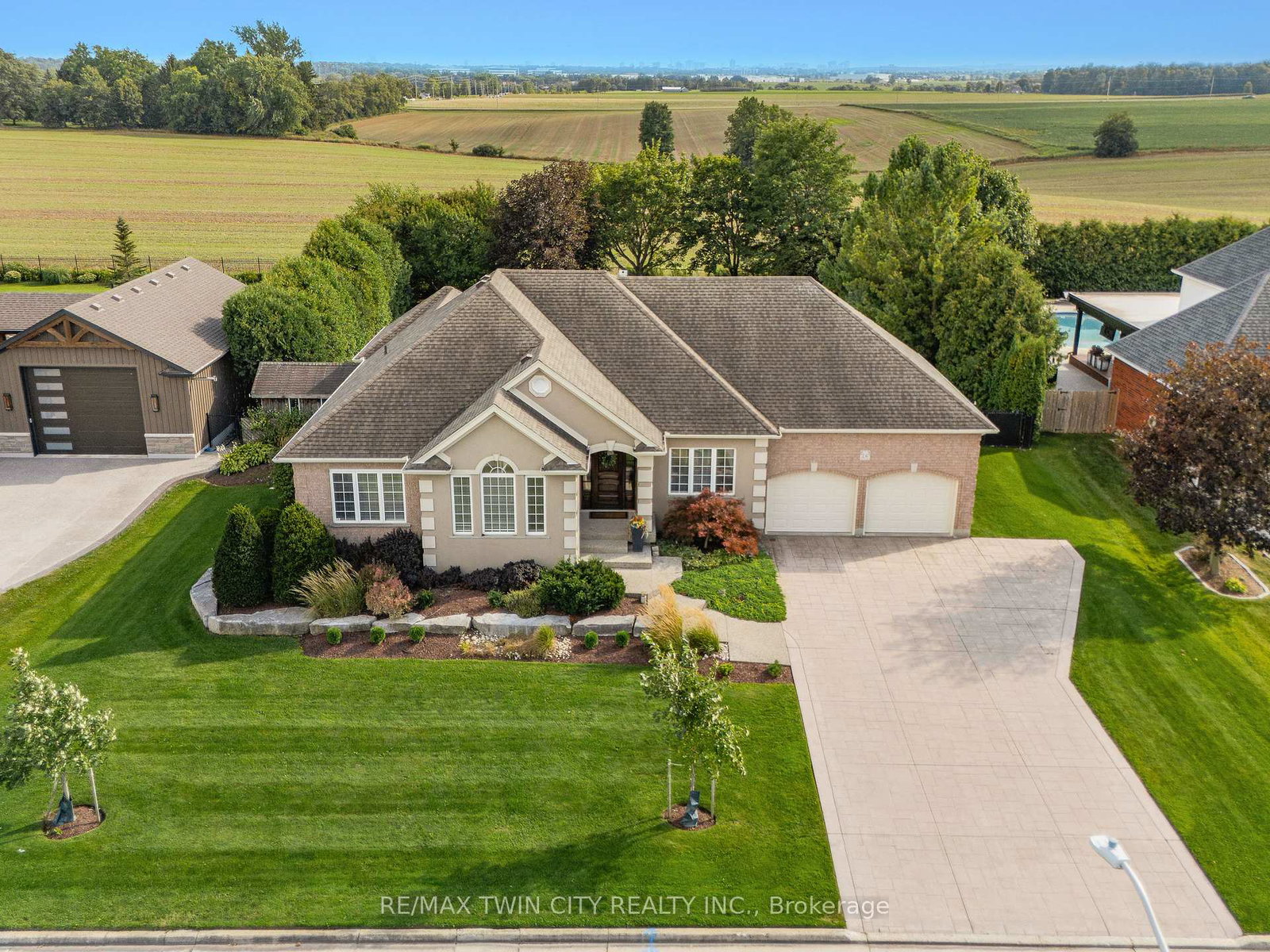 26-weberlyn-crescent-woolwich-ontario-x13717928