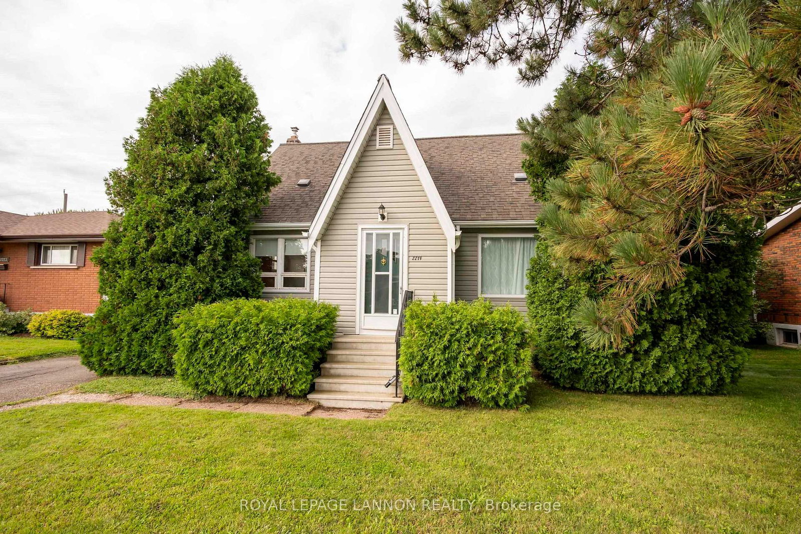 2219-arthur-street-e-thunder-bay-ontario-x13718132
