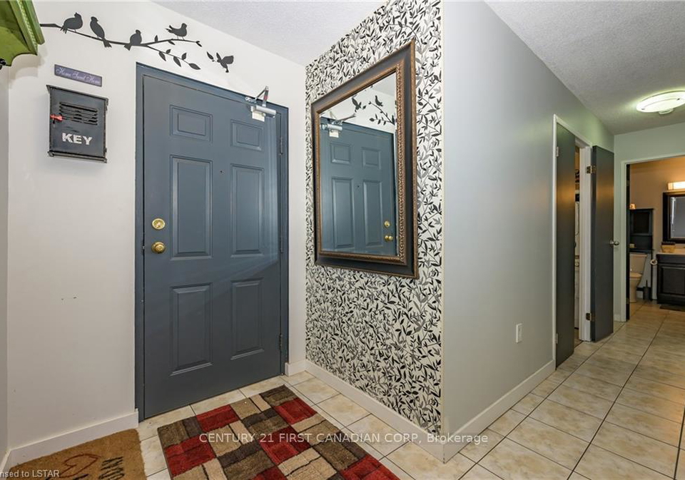 135-baseline-road-w-london-south-ontario-x13719516