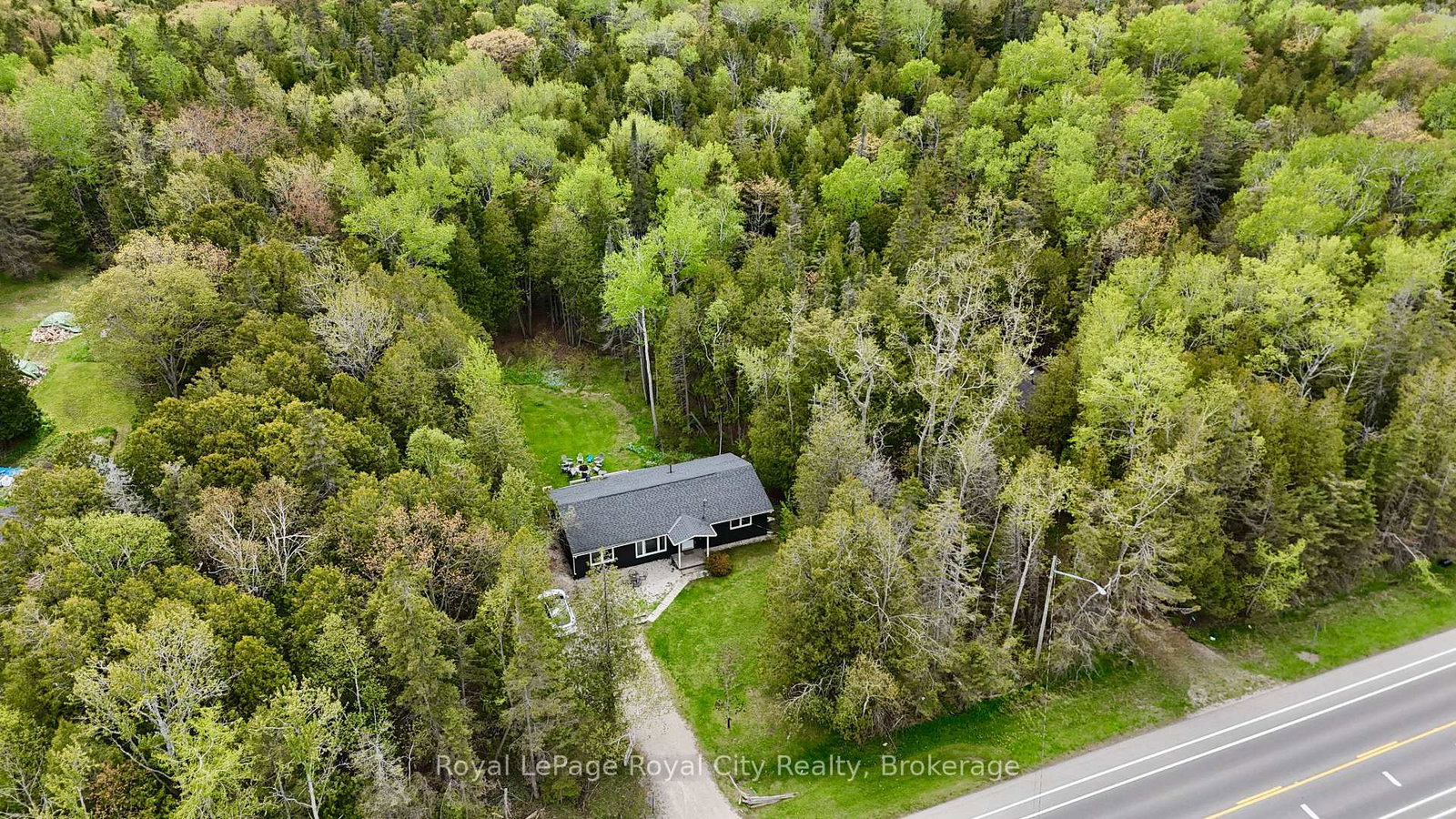 7221-6-highway-northern-bruce-peninsula-ontario-x13719524