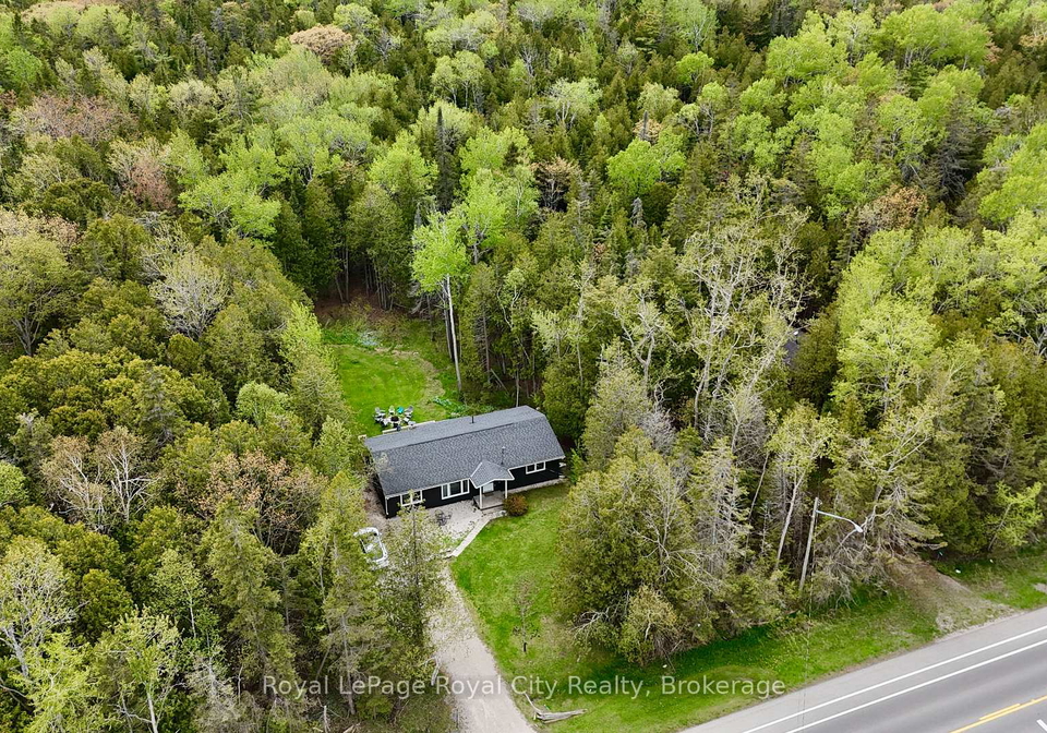 7221-6-highway-northern-bruce-peninsula-ontario-x13719524
