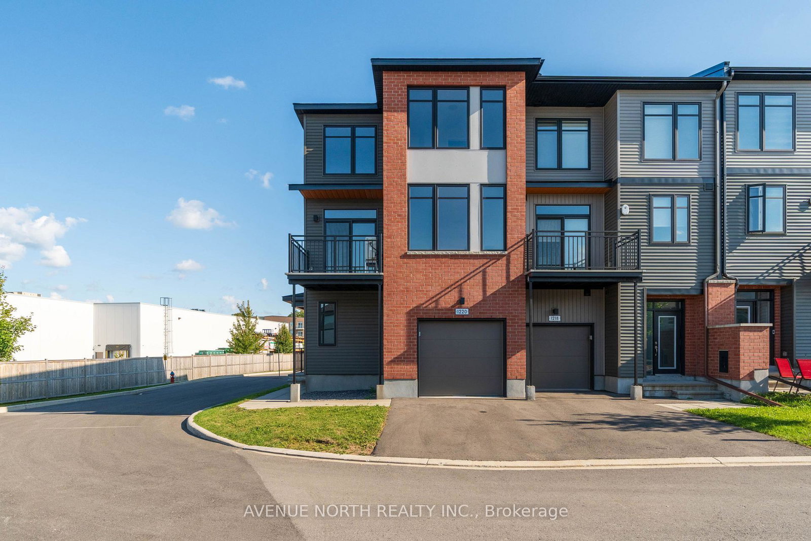1220-flycatcher-private-ottawa-ontario-x13719536