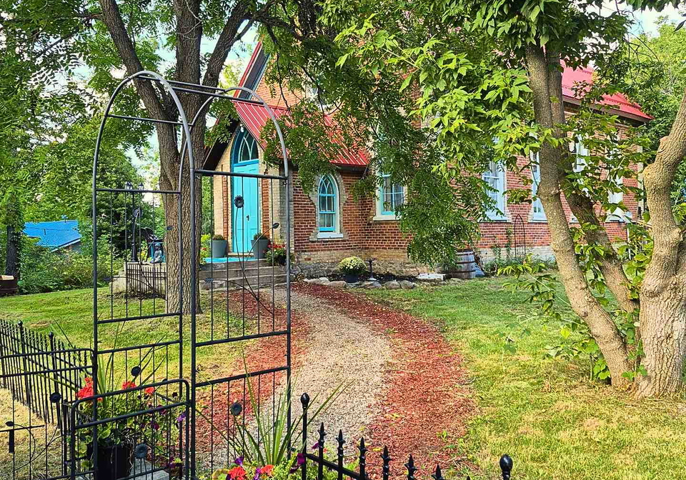 13-richmond-street-e-kawartha-lakes-ontario-x13721596