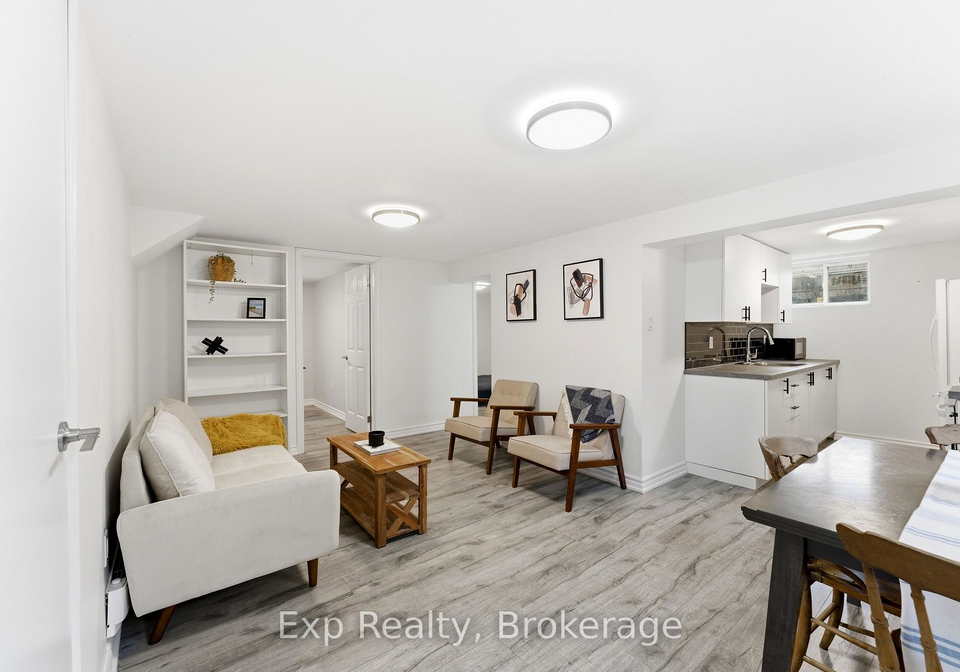 10-plaza-square-belleville-ontario-x13721762