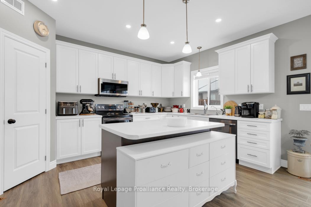 49-redwood-drive-belleville-ontario-x13723206