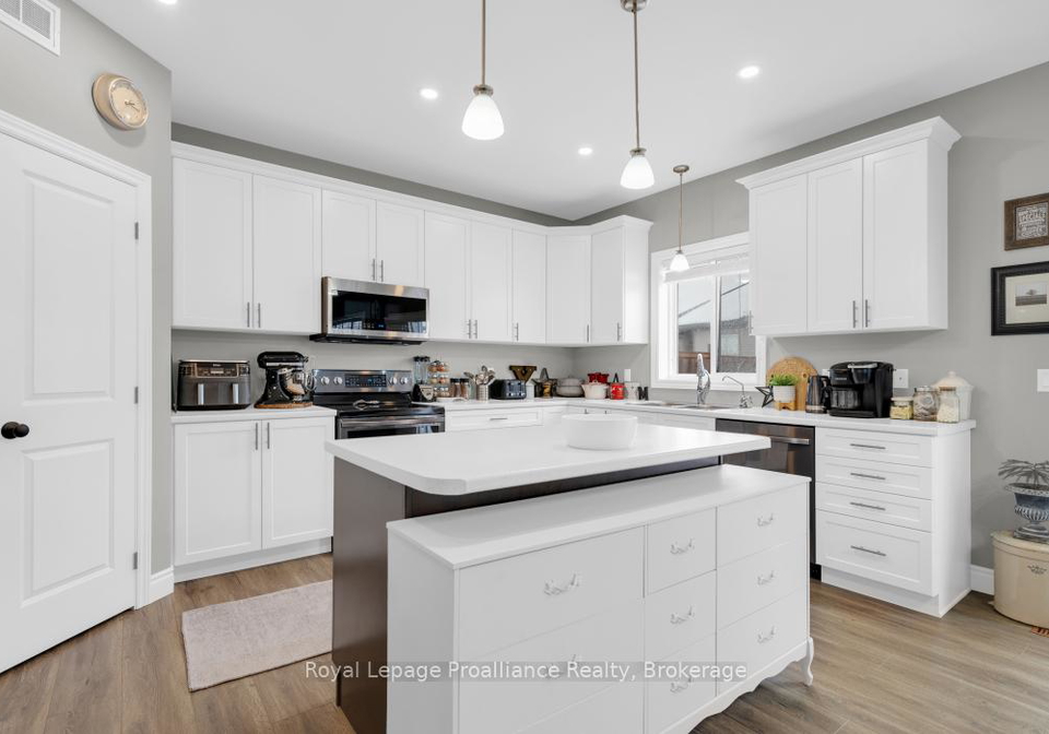 49-redwood-drive-belleville-ontario-x13723206