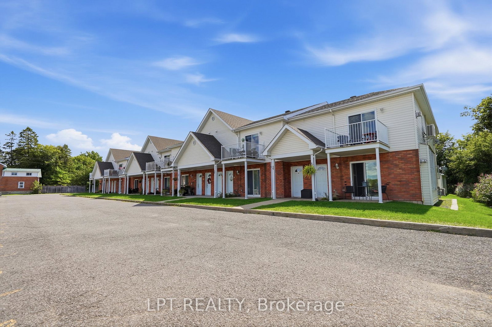 pendleton-street-champlain-ontario-x13724048