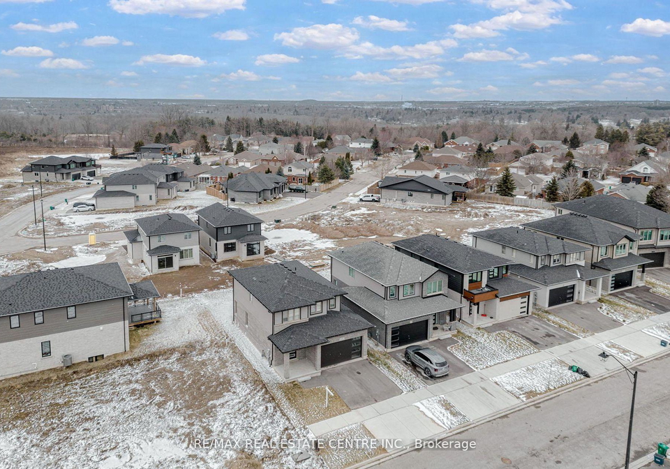 8-moon-crescent-cambridge-ontario-x13724510