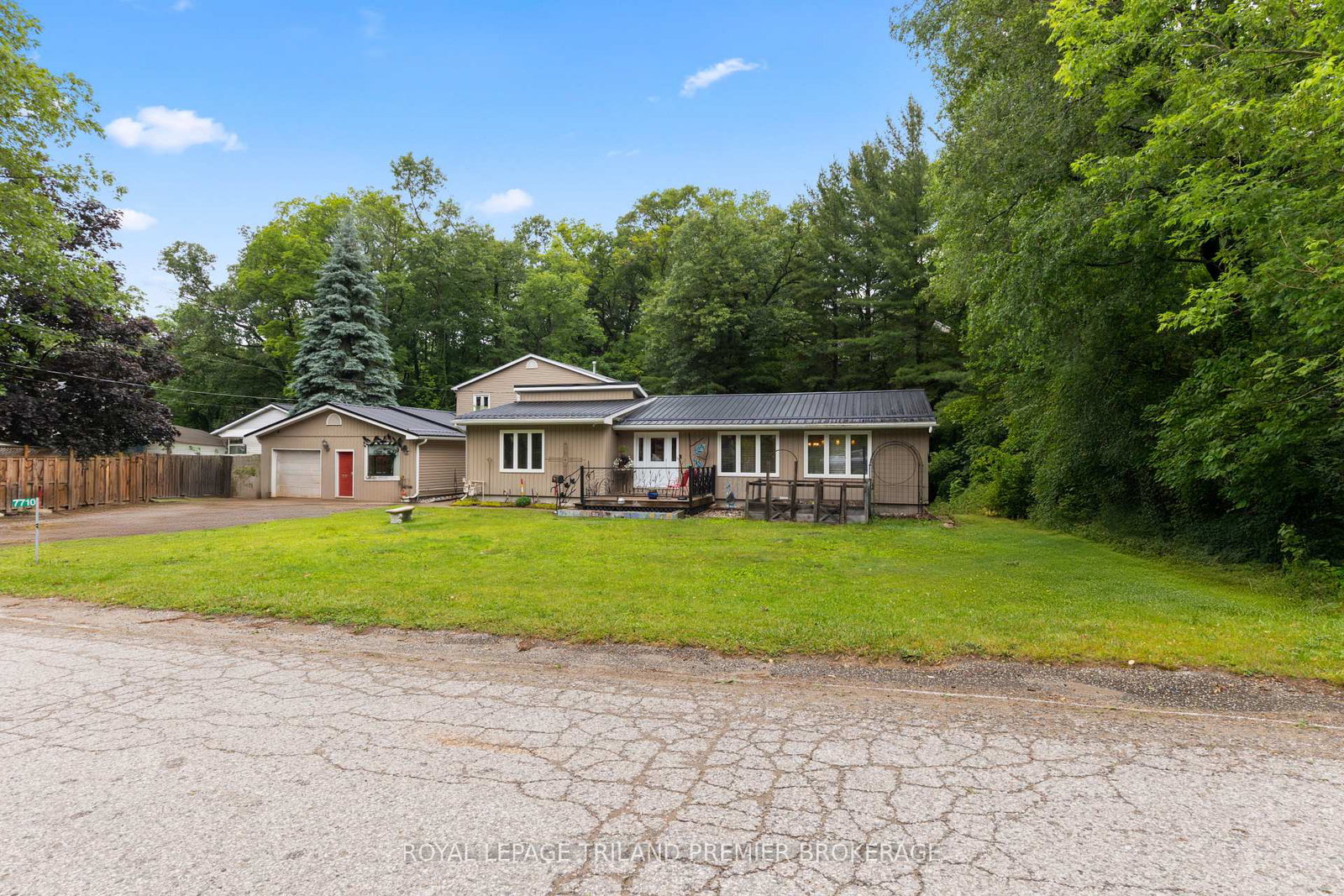 7710-clayton-street-lambton-shores-ontario-x13724664
