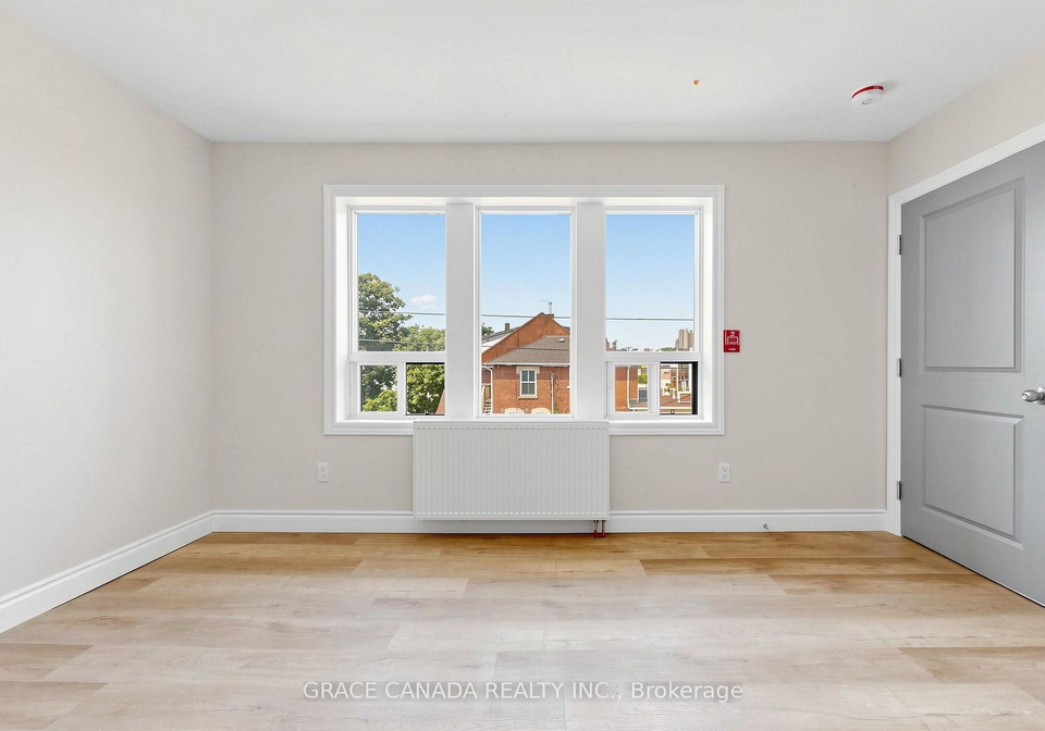 65-sanford-avenue-s-hamilton-ontario-x13725006