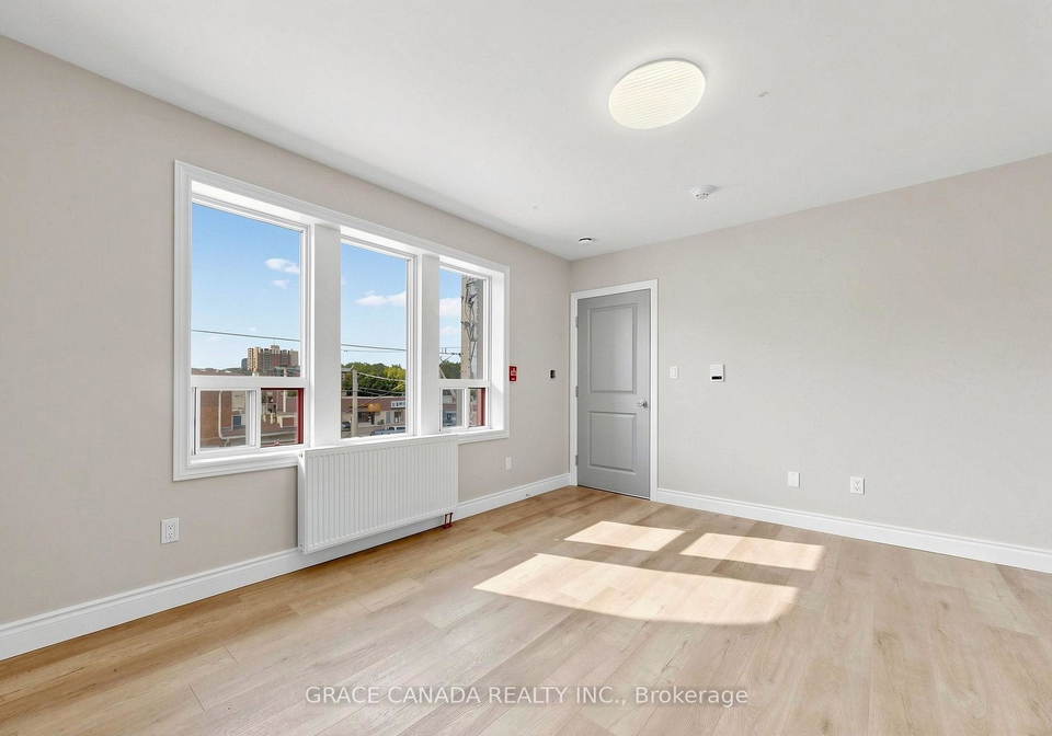 65-sanford-avenue-s-hamilton-ontario-x13725006