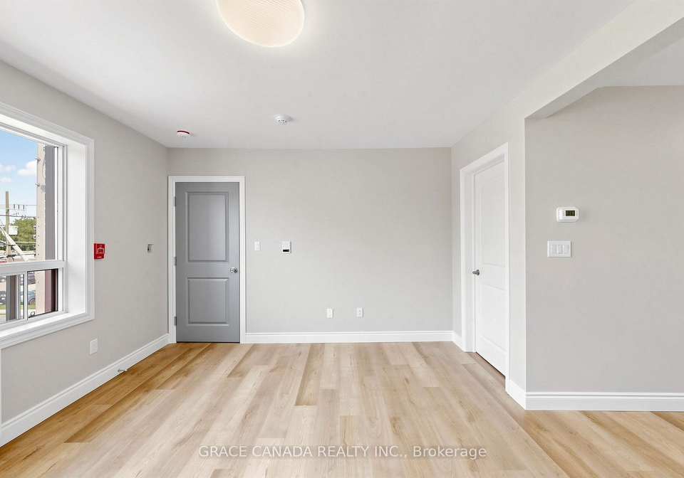 65-sanford-avenue-s-hamilton-ontario-x13725006