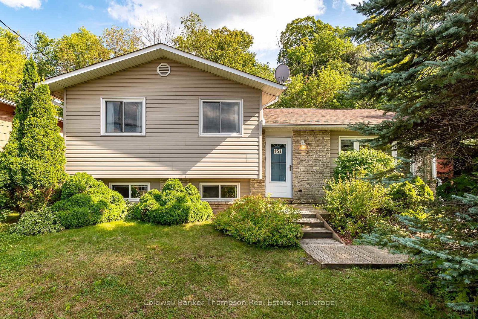 151-main-street-w-huntsville-ontario-x13725466