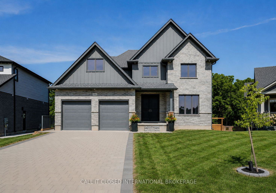 44-royal-crescent-southwold-ontario-x13726778