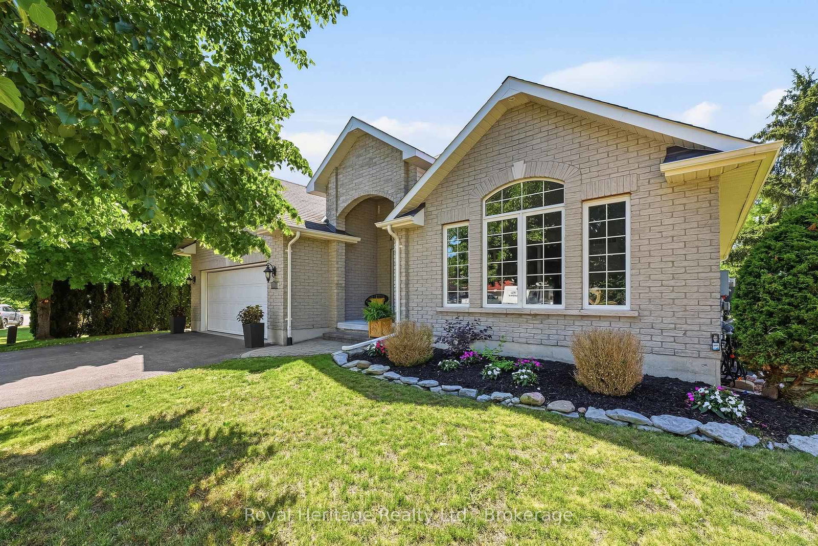 24-iroquois-avenue-brighton-ontario-x13726784