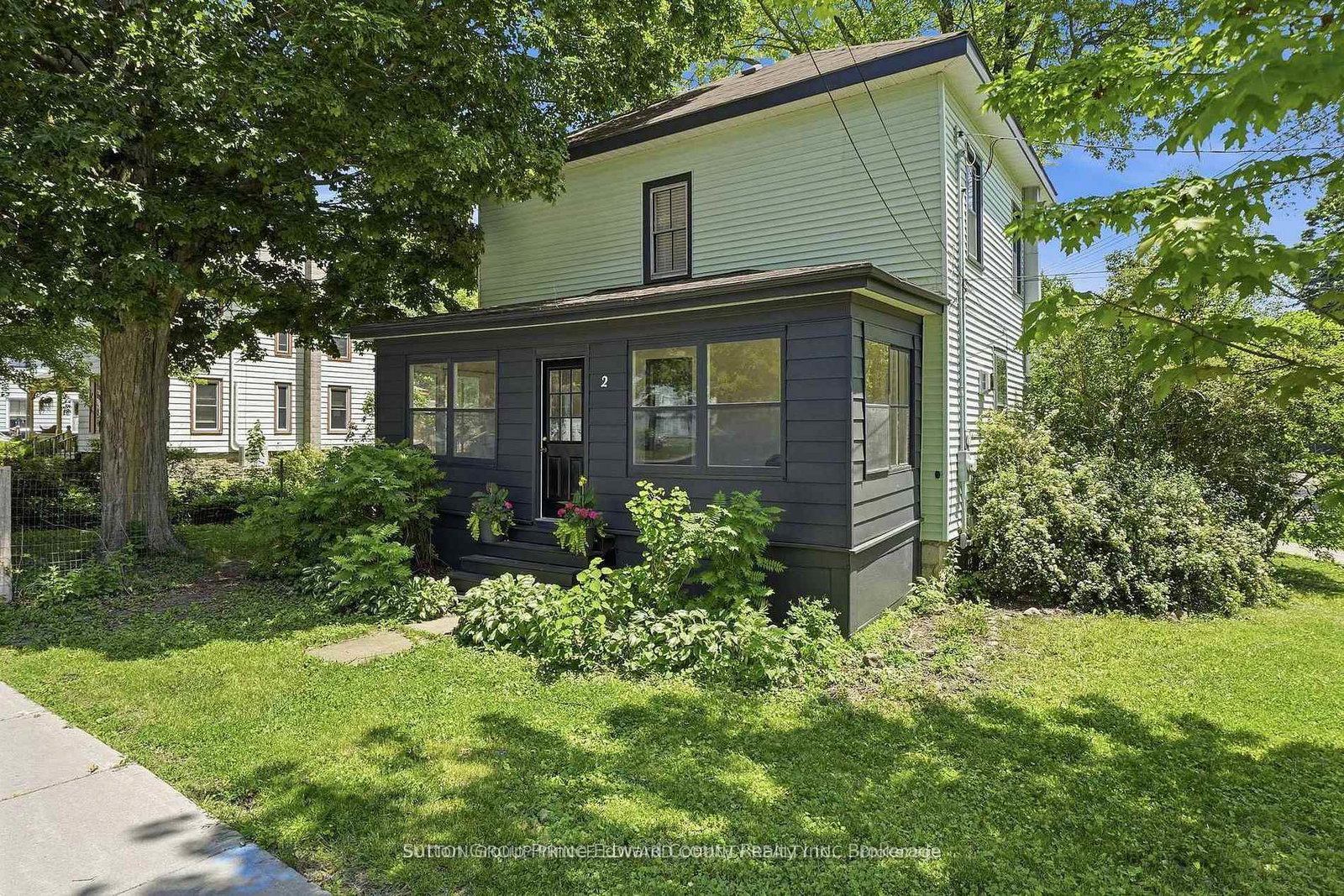 2-queen-street-prince-edward-county-ontario-x13726962