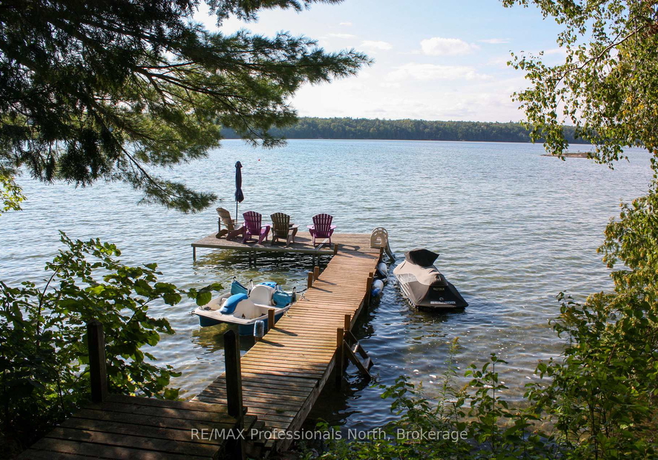 23-fire-route-35-trent-lakes-ontario-x13728050