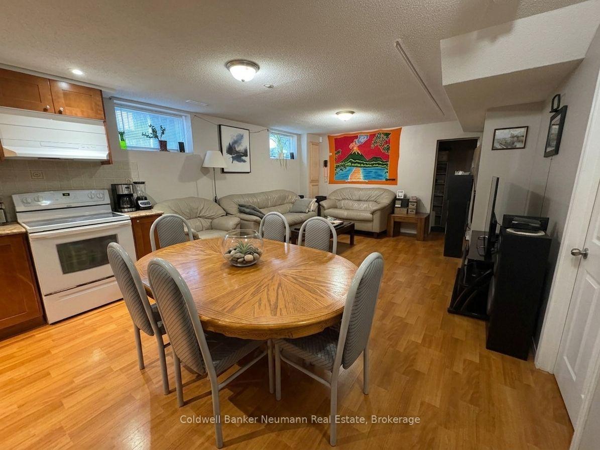 42-hill-trail-guelph-ontario-x13728846