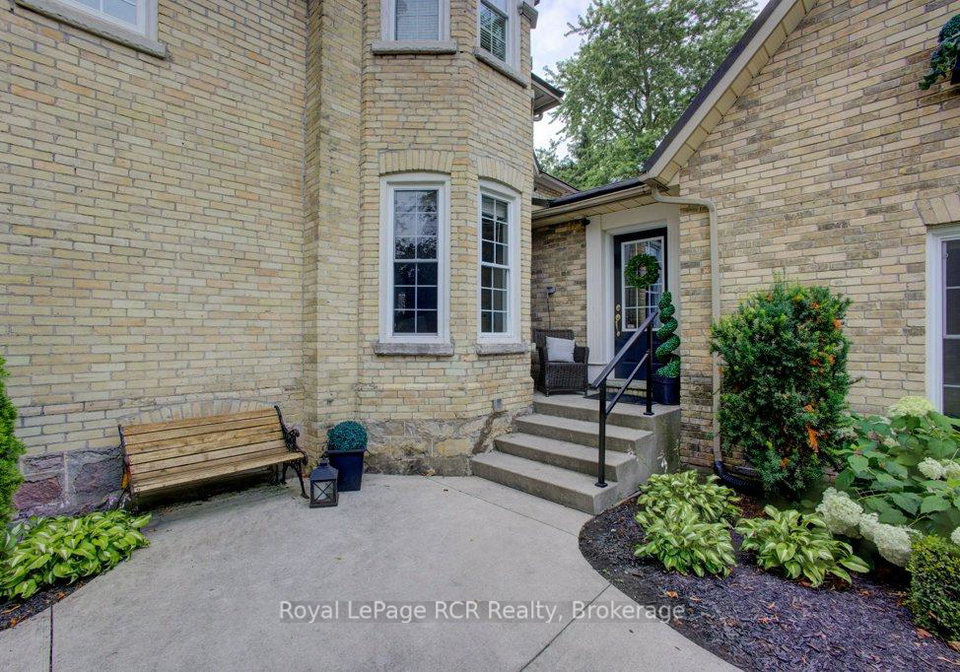 116-walton-street-wellington-north-ontario-x13729116